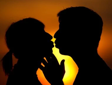 Ελληνίδα δημοσιογράφος αποκάλυψε on air ότι έχει κάνει έρωτα σε νεκροταφείο (βίντεο)